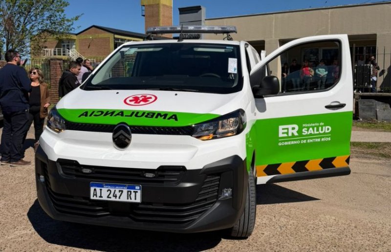 El Ministerio de Salud entregó una ambulancia nueva para el Hospital Falucho de Maciá