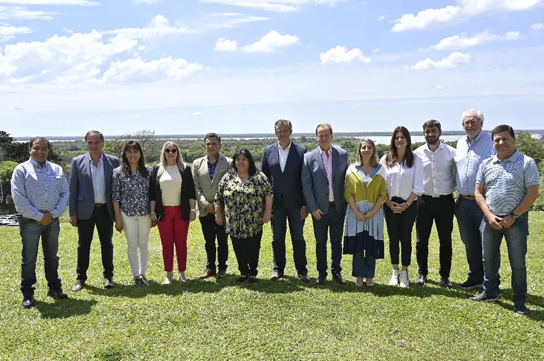 Bordet a senadores electos: “Massa dará proyección y previsibilidad al país”